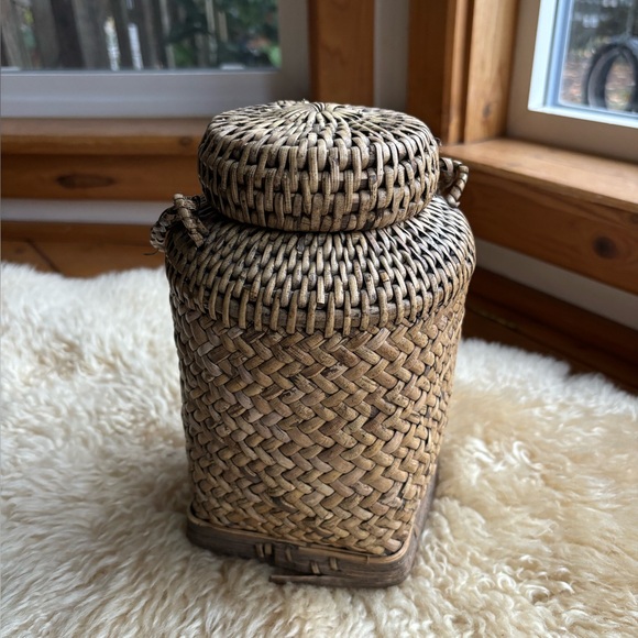 Vintage Basket - Picture 5 of 7